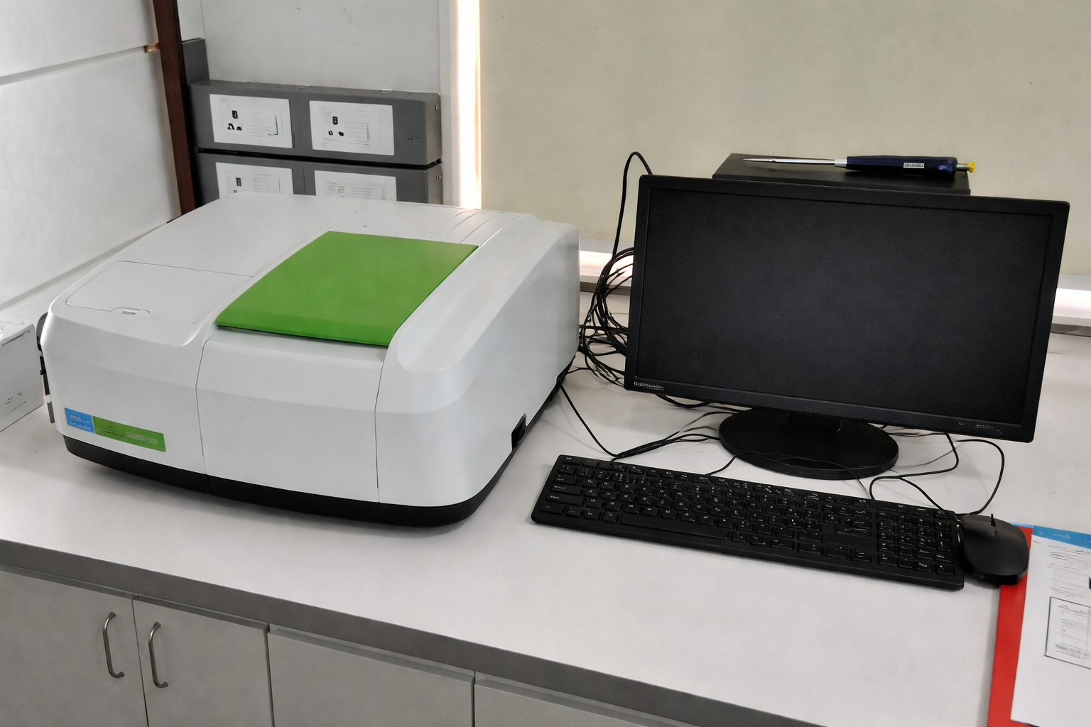 UV-Vis Spectrophotometer